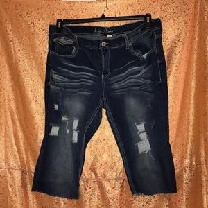 Capri torn jeans